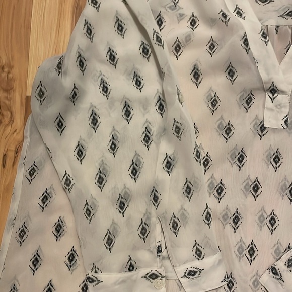 Maurice’s blouse in a size XXL in women - Picture 3 of 6